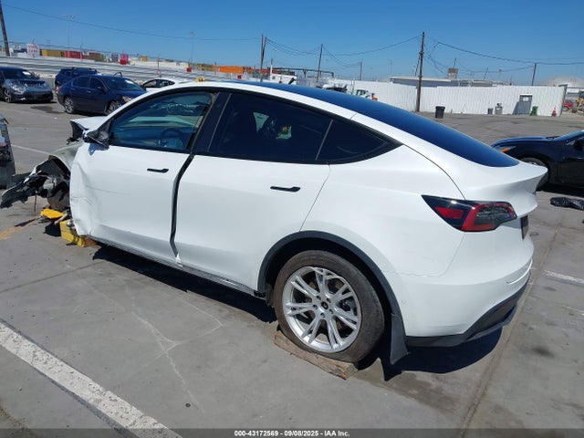 2021 TESLA MODEL Y 5YJYGDEE2MF270641 Photo 2