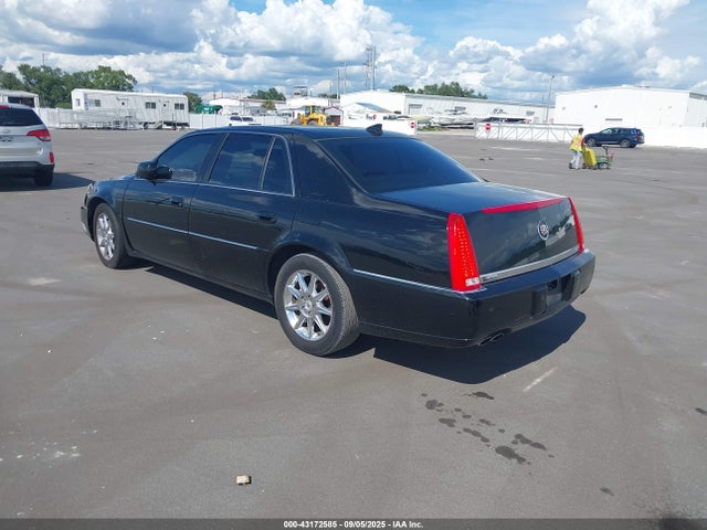 2011 CADILLAC DTS 1G6KD5E68BU102720 Photo 2
