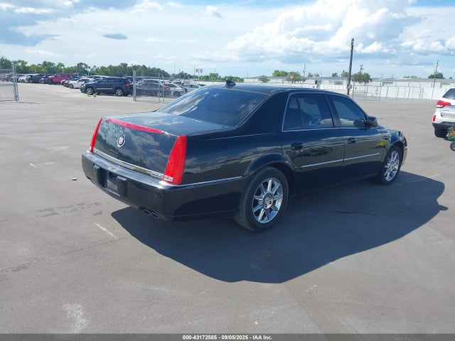 2011 CADILLAC DTS 1G6KD5E68BU102720 Photo 3