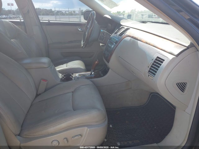 2011 CADILLAC DTS 1G6KD5E68BU102720 Photo 4