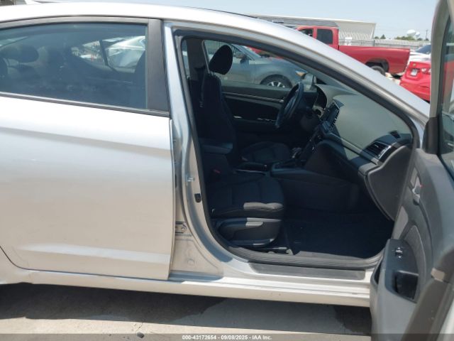 2017 HYUNDAI ELANTRA 5NPD84LF0HH211697 Photo 4