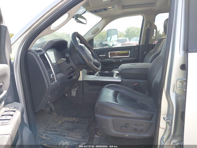 43172730 :رقم المزاد ، 3D73Y3HL4BG558945 vin ، 2011 Ram Ram 3500 Laramie مزاد بيع