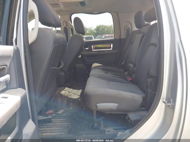 43172730 :رقم المزاد ، 3D73Y3HL4BG558945 vin ، 2011 Ram Ram 3500 Laramie مزاد بيع