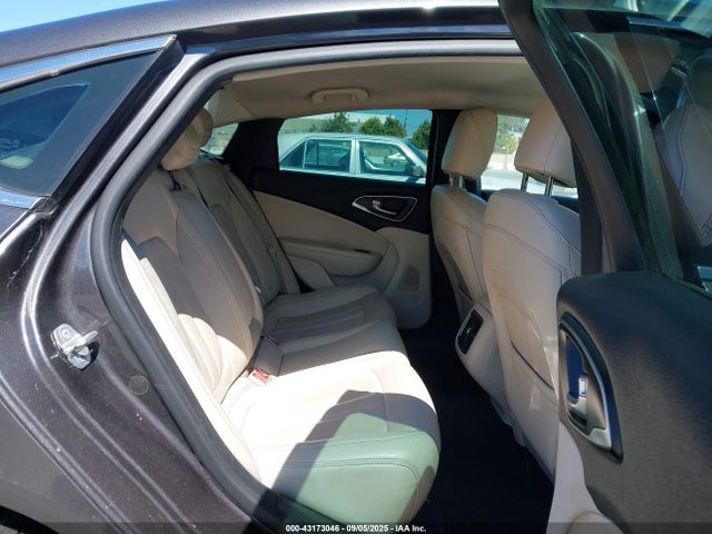 1C3CCCCG7FN501885 Chrysler 200