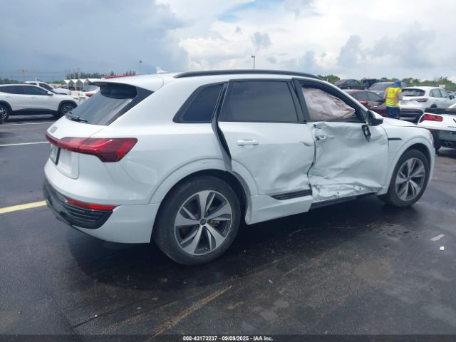 2024 AUDI Q8 E-TRON WA14AAGE9RB023651 Photo 3