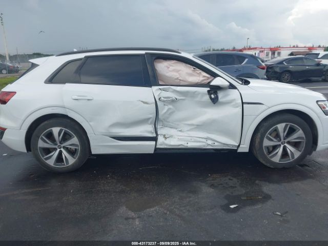 2024 AUDI Q8 E-TRON WA14AAGE9RB023651 Photo 5