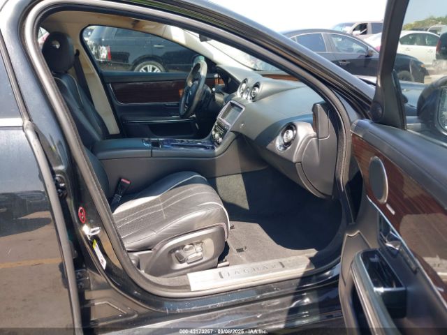 2011 JAGUAR XJ SAJWA2GBXBLV15651 Photo 4