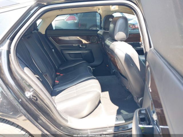 2011 JAGUAR XJ SAJWA2GBXBLV15651 Photo 7