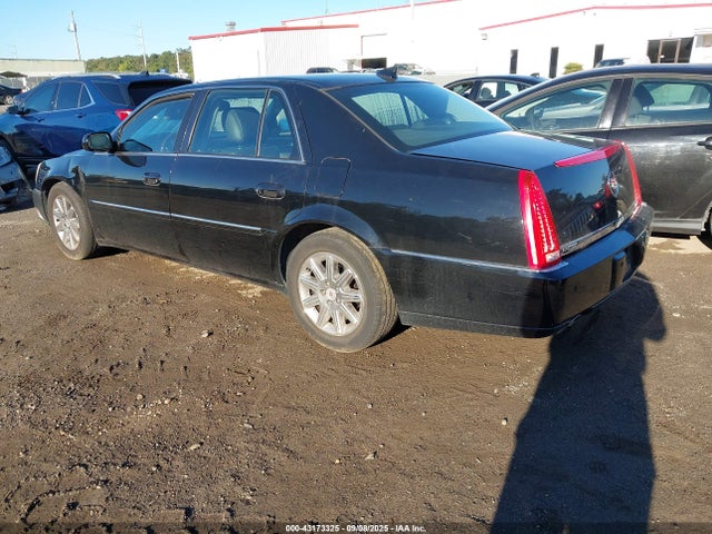 2011 CADILLAC DTS 1G6KH5E6XBU116123 Photo 2