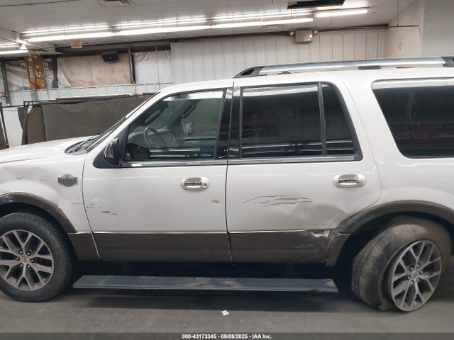 Ford Expedition 2015 1FMJU1JT7FEF43182 Image 14