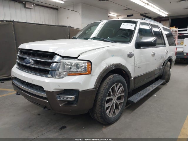 Ford Expedition 2015 1FMJU1JT7FEF43182 Image 2