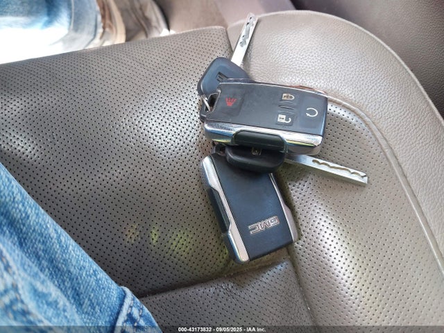 GMC L96 - E85 Max, Iron 2017 1GT12TEG7HF159970 Image 11