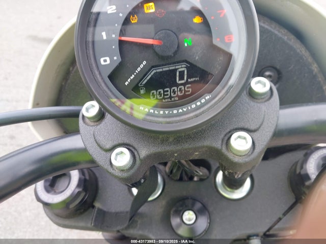 1HD1YWZ19PB030140 Harley-Davidson 117 Balanced