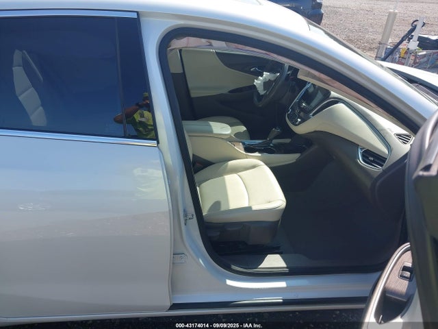 2019 CHEVROLET MALIBU 1G1ZD5ST4KF205927 Photo 4