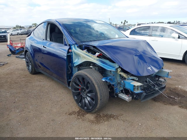 2024 TESLA MODEL Y 7SAYGDEF9RF021756 Photo 0