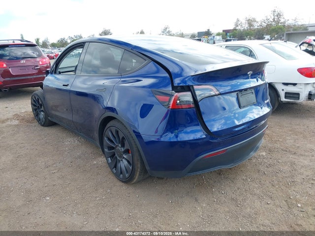 2024 TESLA MODEL Y 7SAYGDEF9RF021756 Photo 2