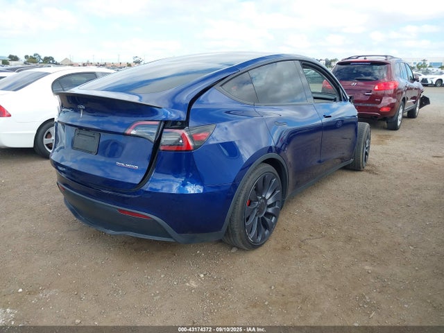 2024 TESLA MODEL Y 7SAYGDEF9RF021756 Photo 3