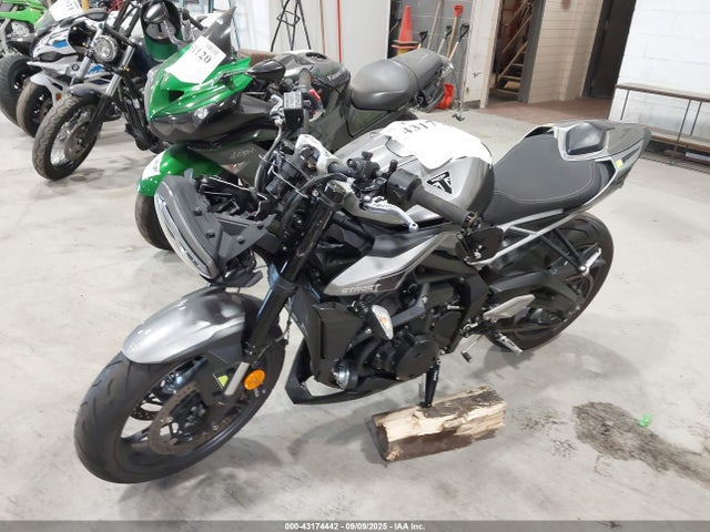 SMTA604SXRTBN5413 Triumph Motorcycle Street Triple