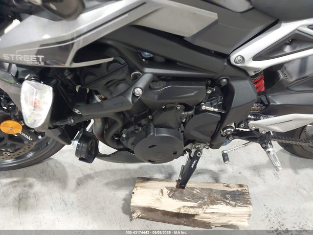 SMTA604SXRTBN5413 Triumph Motorcycle Street Triple