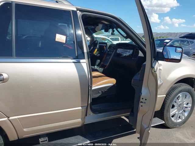 5LMJJ2J50EEL00468 Lincoln Navigator