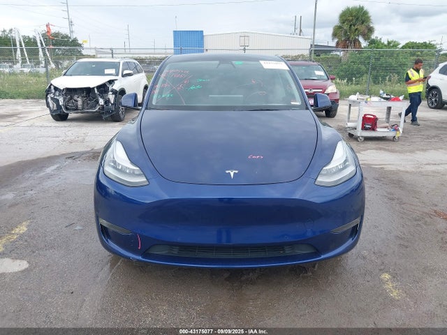7SAYGAEE1NF399523 Tesla Model Y