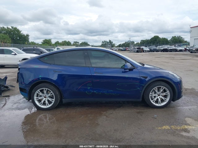 7SAYGAEE1NF399523 Tesla Model Y