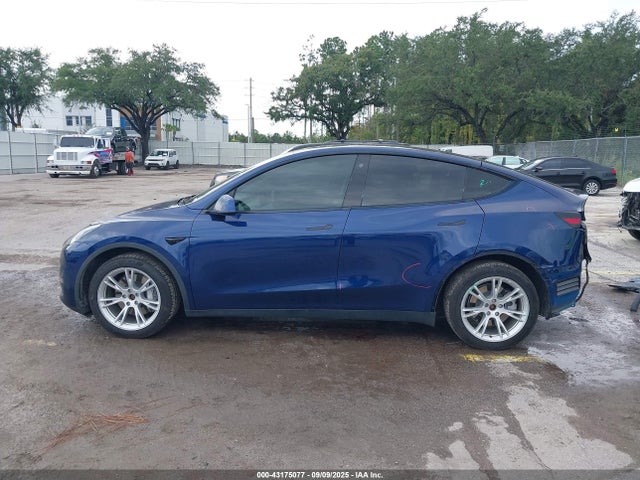 7SAYGAEE1NF399523 Tesla Model Y