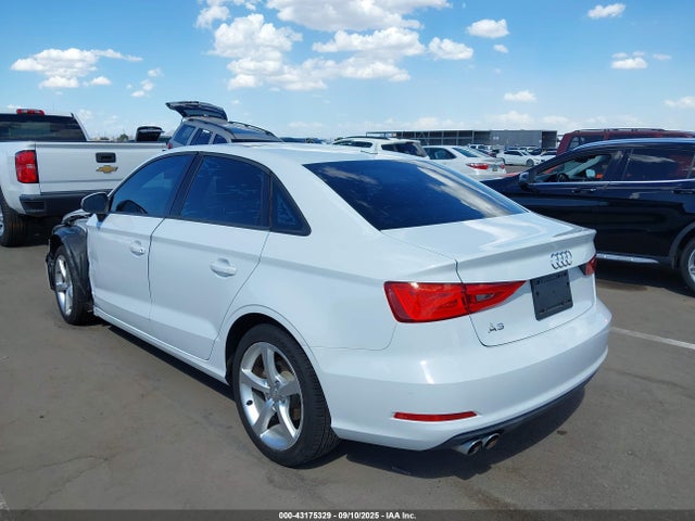 2015 AUDI A3 WAUACGFF7F1083085 Photo 2