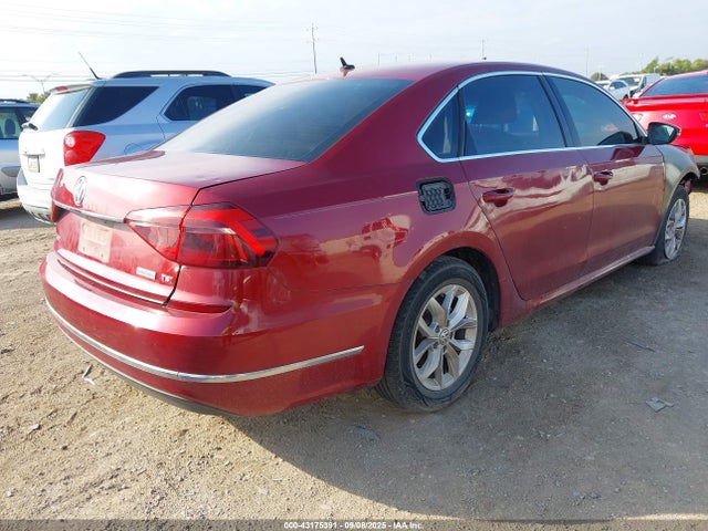 1VWAT7A3XHC081643 Volkswagen tsi