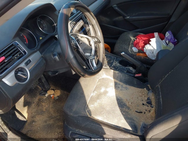 1VWAT7A3XHC081643 Volkswagen tsi