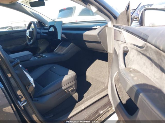 2026 TESLA MODEL Y 7SAYGDEE4TF335586 Photo 4