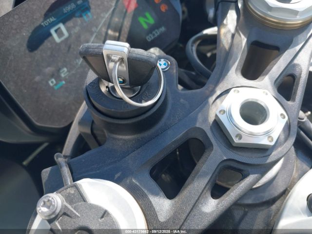 2021 BMW S 1000 WB10E2303M6D77997 Photo 10