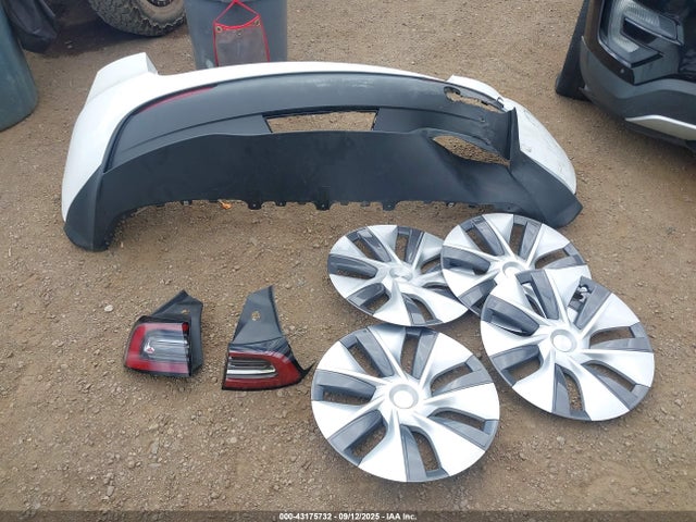 7SAYGDEE9RF089806 Tesla Model Y