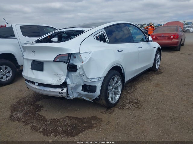 2024 TESLA MODEL Y 7SAYGDEE9RF089806 Photo 3