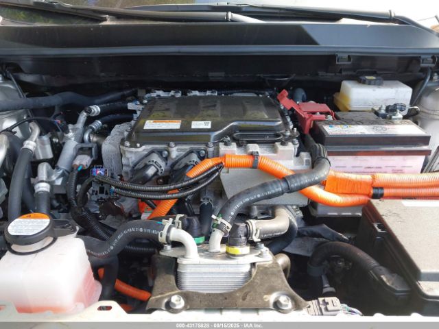 2024 TOYOTA BZ4X JTMABACAXRA087695 Photo 9