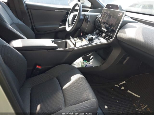 2024 TOYOTA BZ4X JTMABACAXRA087695 Photo 4