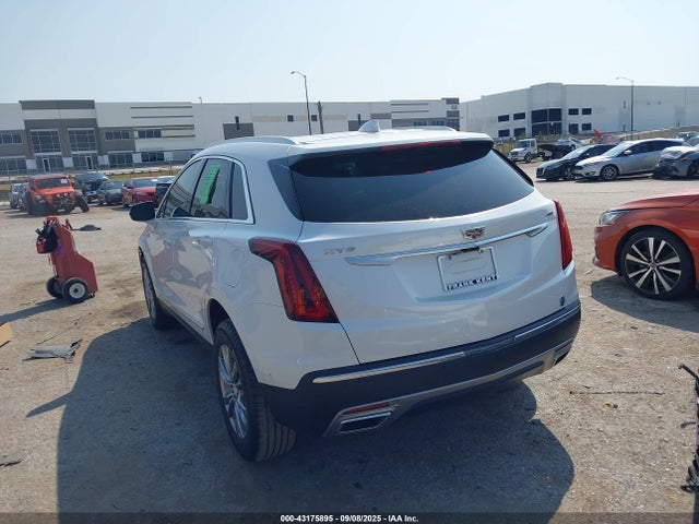 2021 CADILLAC XT5 1GYKNCRS5MZ147393 Photo 2