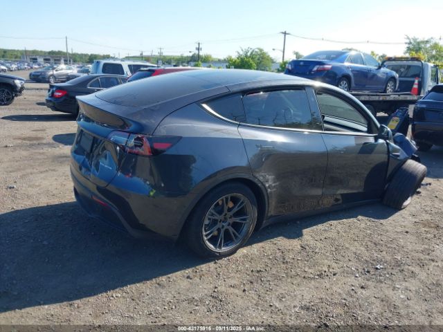 2025 TESLA MODEL Y 7SAYGDEE8SF222433 Photo 3
