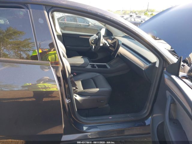 2025 TESLA MODEL Y 7SAYGDEE8SF222433 Photo 4