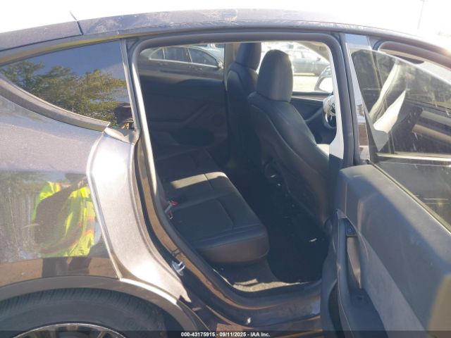 2025 TESLA MODEL Y 7SAYGDEE8SF222433 Photo 7