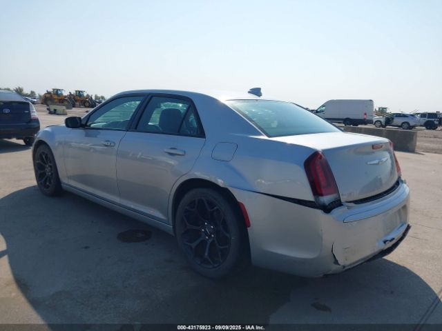 2020 CHRYSLER 300 2C3CCABG0LH131406 Photo 2