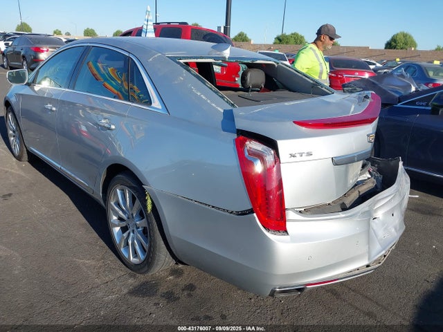 2017 CADILLAC XTS 2G61M5S36H9109855 Photo 2