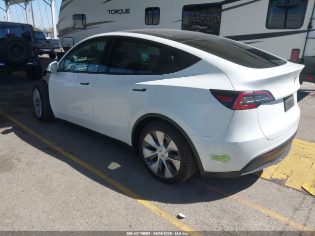 2023 TESLA MODEL Y 7SAYGDEE6PF713090 Photo 2