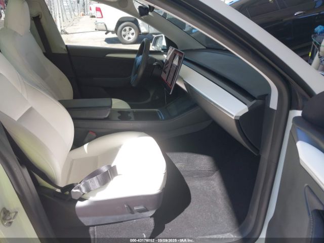 2023 TESLA MODEL Y 7SAYGDEE6PF713090 Photo 4