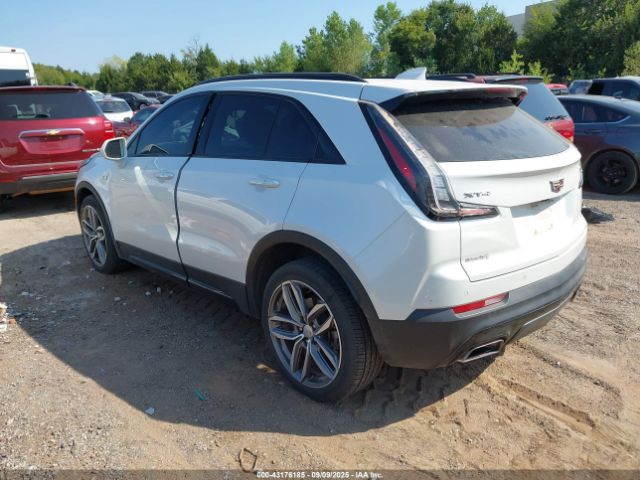 2019 CADILLAC XT4 1GYFZER45KF220926 Photo 2