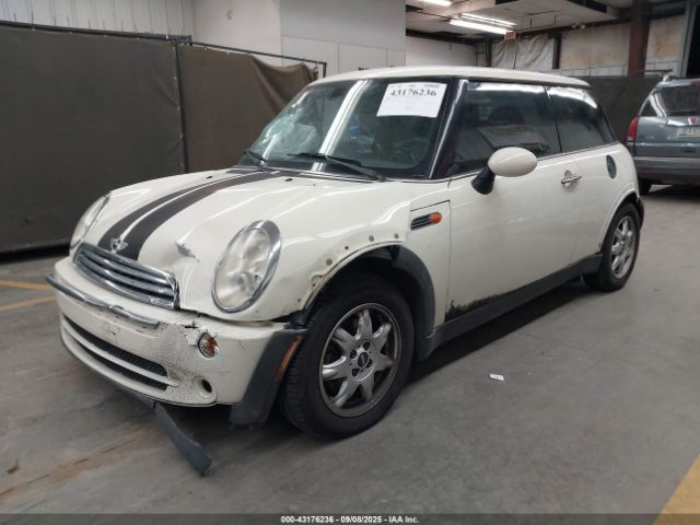 2006 MINI COOPER WMWRC33546TK17255 Photo 1