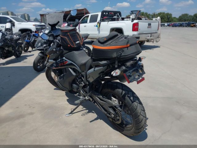 2021 KTM 890 VBKTS6407MM806323 Photo 2