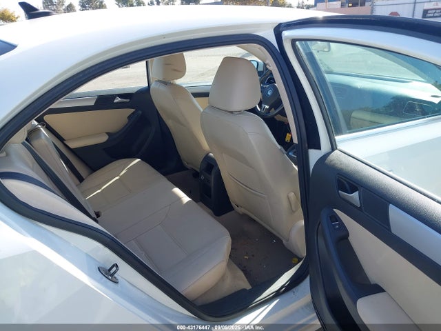 3VWD17AJ8EM419228 Volkswagen Jetta