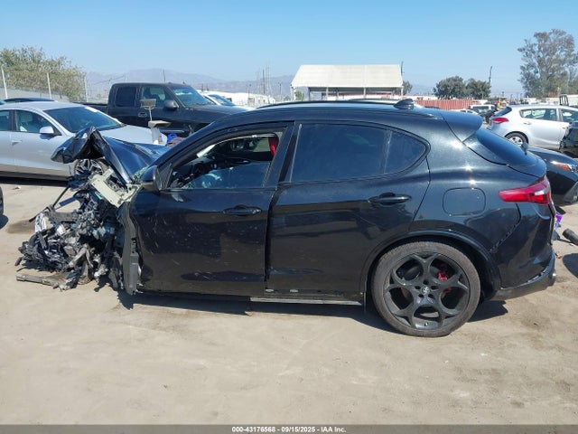 43176568 :رقم المزاد ، ZASPAKBN3P7D54202 vin ، 2023 Alfa Romeo Stelvio Veloce Awd مزاد بيع