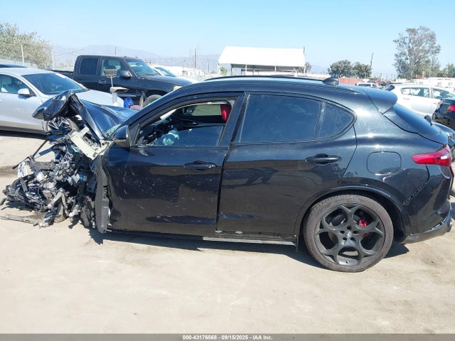 43176568 :رقم المزاد ، ZASPAKBN3P7D54202 vin ، 2023 Alfa Romeo Stelvio Veloce Awd مزاد بيع